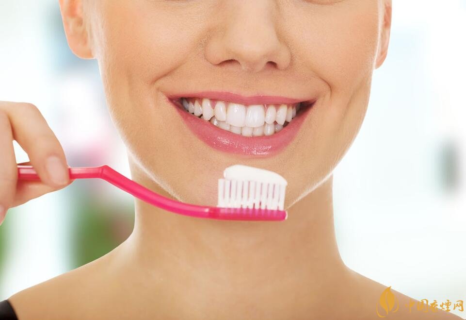 抽煙牙齒黃怎么變白，快速去除煙漬小妙招