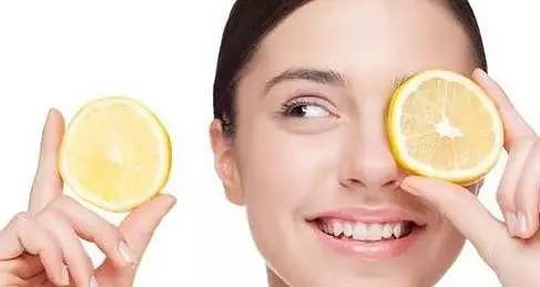 抽煙牙齒黃怎么變白，快速去除煙漬小妙招