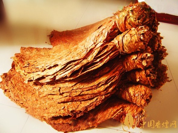 旱煙和煙卷哪個(gè)危害大，旱煙袋很有講究