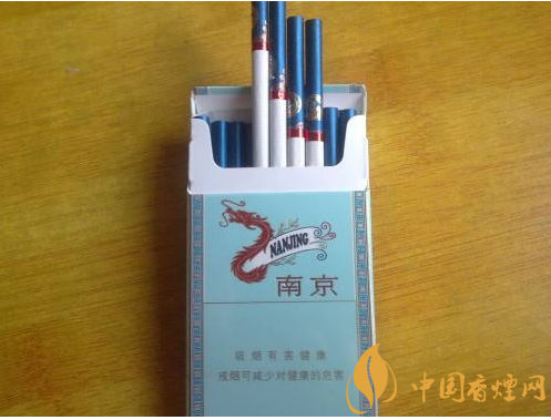 過(guò)年待客買什么香煙好，中華撐場(chǎng)面軟云看內(nèi)在