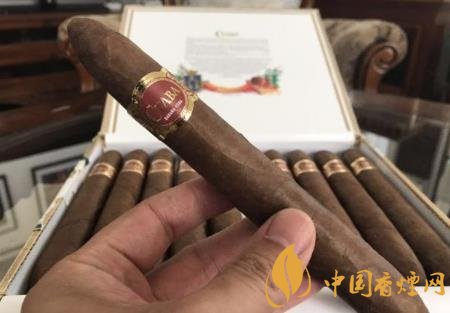 庫(kù)阿巴杰出雪茄圖片及口感品析 適合老茄客的一款雪茄！